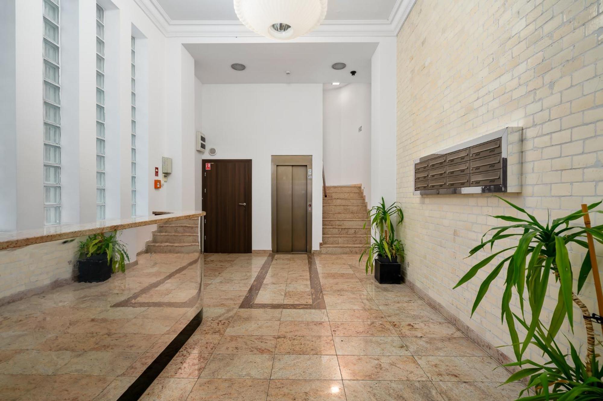 Golden Market Square - 3rooms, 90m2 Of Comfort & Quiet - As R502 Apartment *